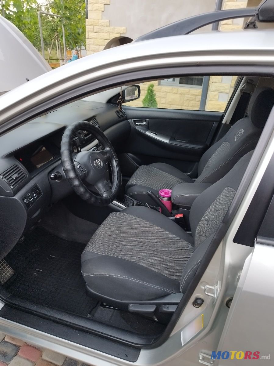 2005' Toyota Corolla photo #2