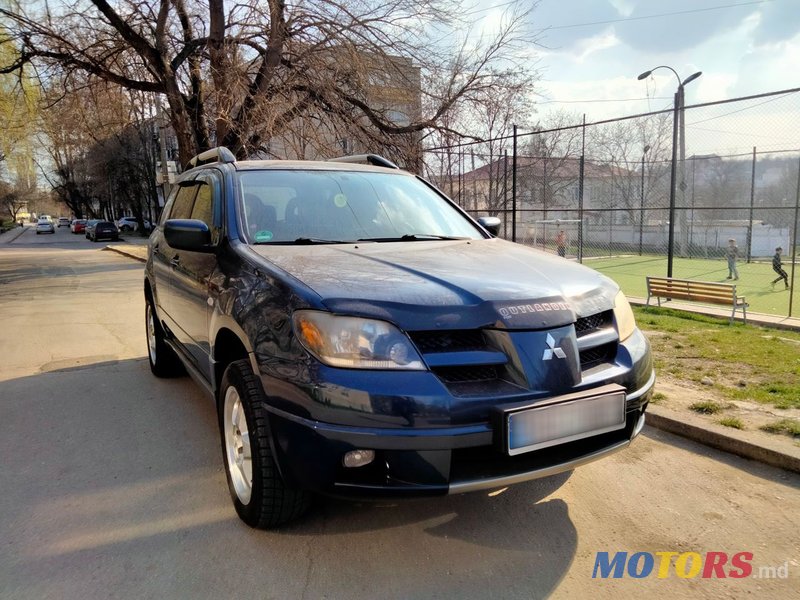 2005' Mitsubishi Outlander photo #2