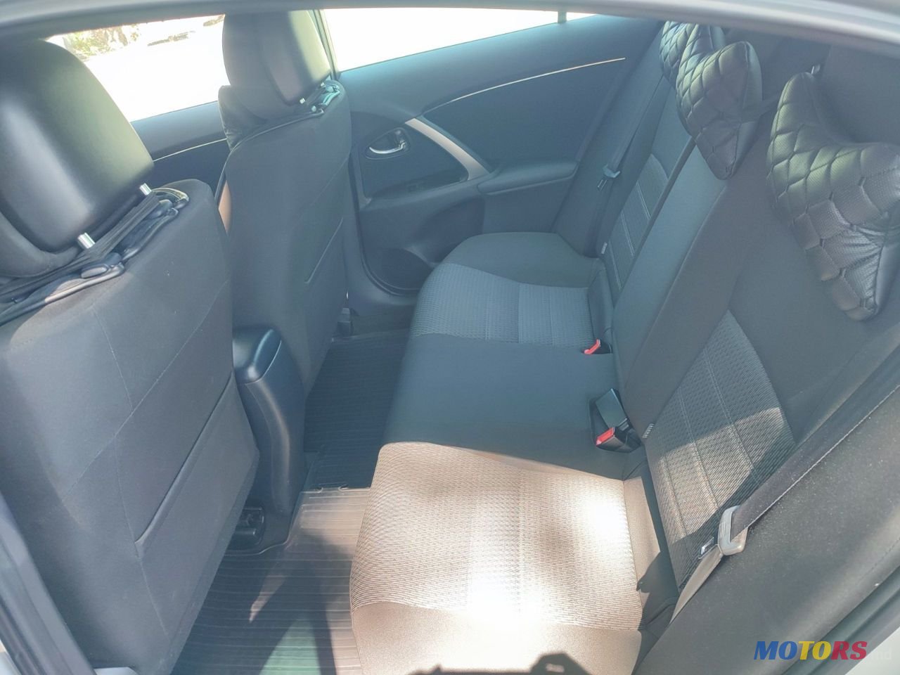 2012' Toyota Avensis photo #6