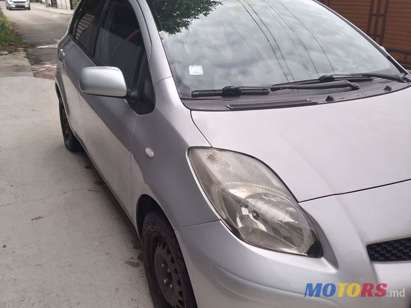 2009' Toyota Yaris photo #2