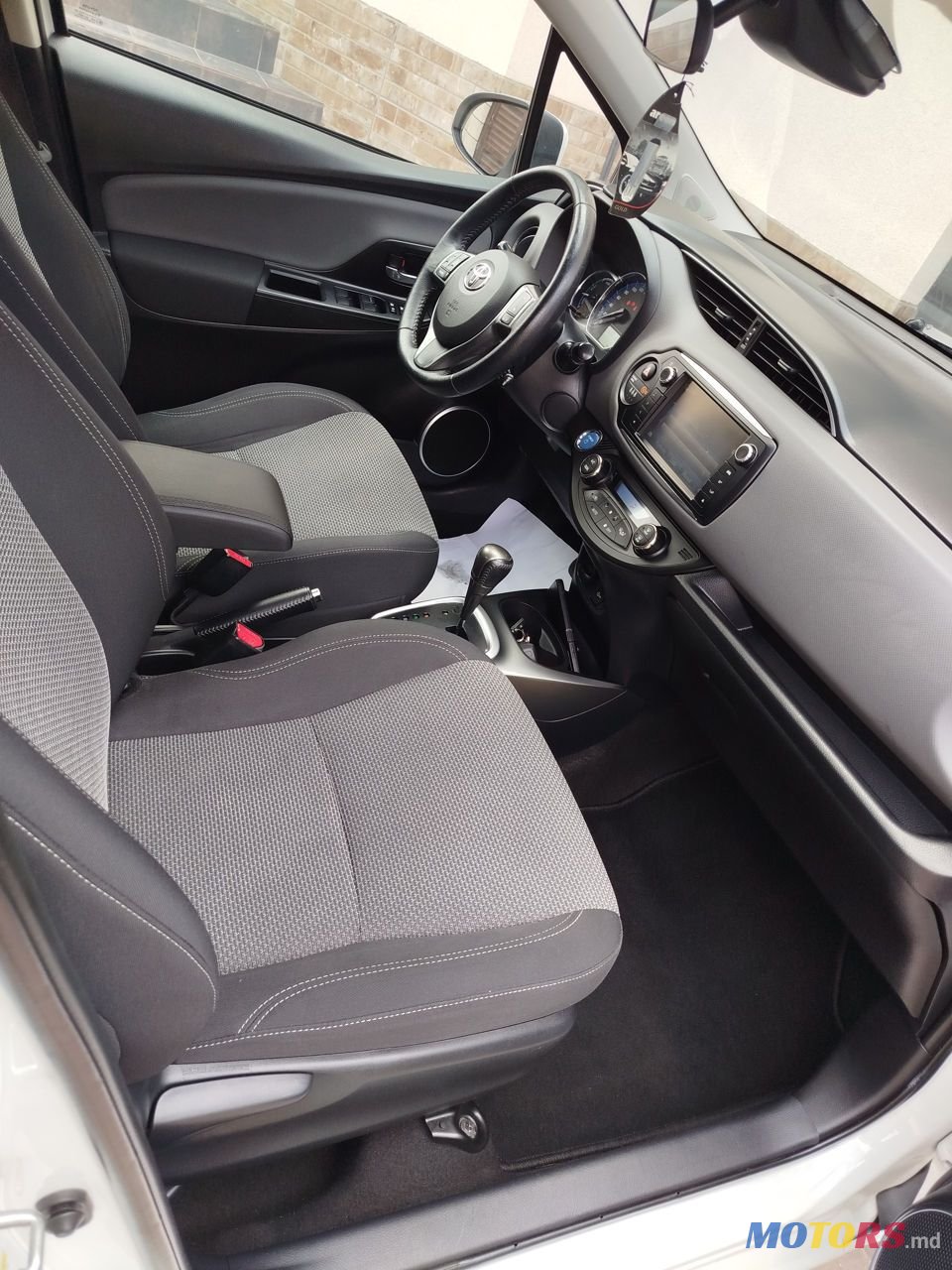 2016' Toyota Yaris photo #5