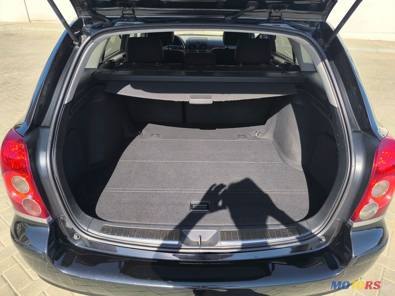 2008' Toyota Avensis photo #6