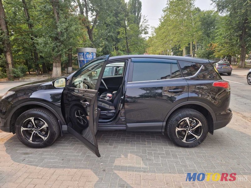 2017' Toyota RAV4 photo #3