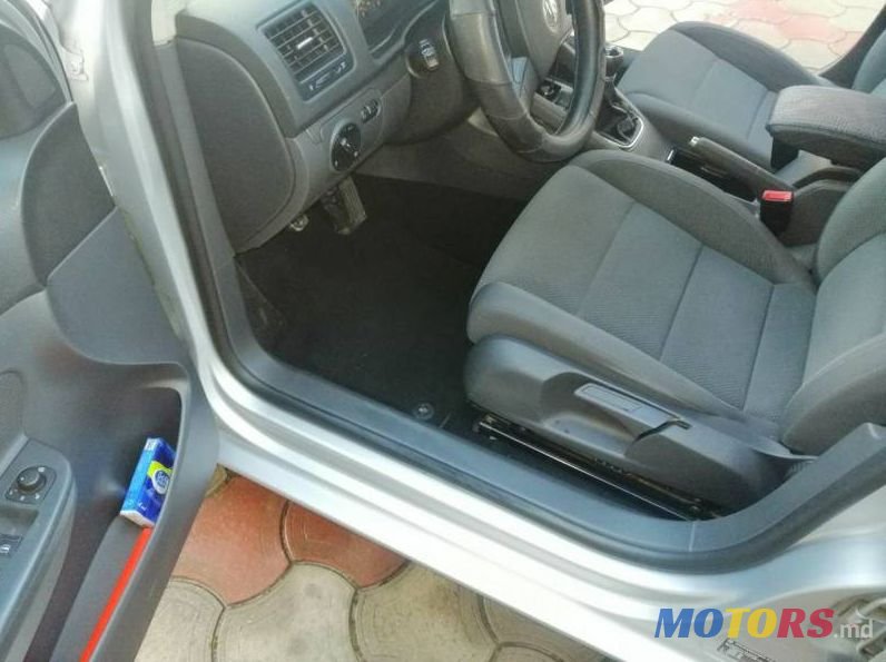 2006' Volkswagen Golf photo #3