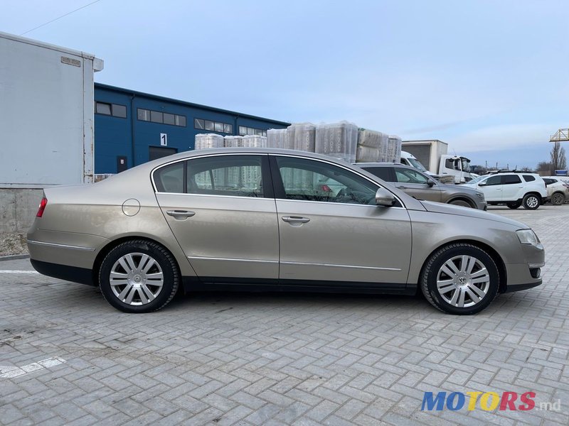 2008' Volkswagen Passat photo #3