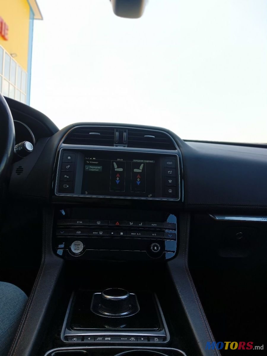 2016' Jaguar F-Pace photo #6