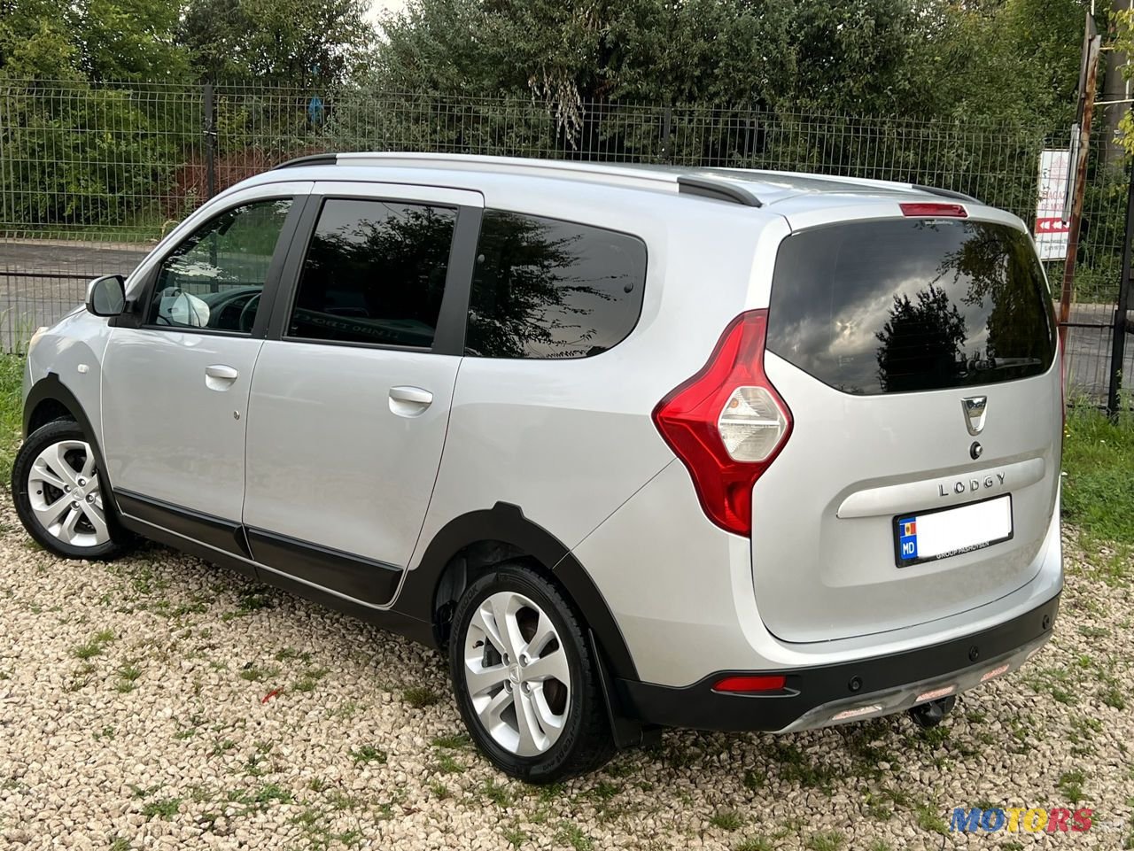 2013' Dacia Lodgy photo #4