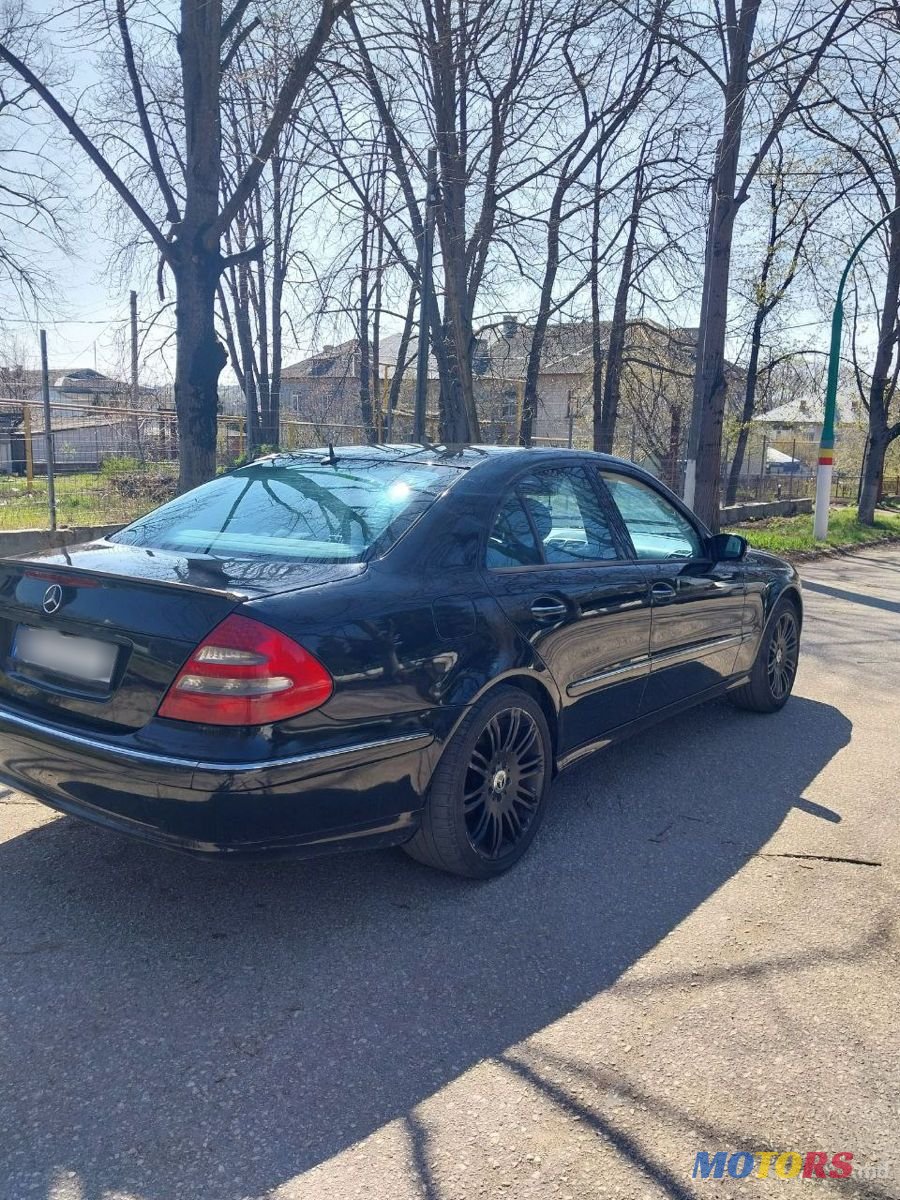2005' Mercedes-Benz E-Class photo #3