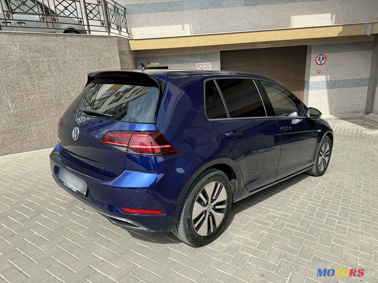 2018' Volkswagen Golf photo #2