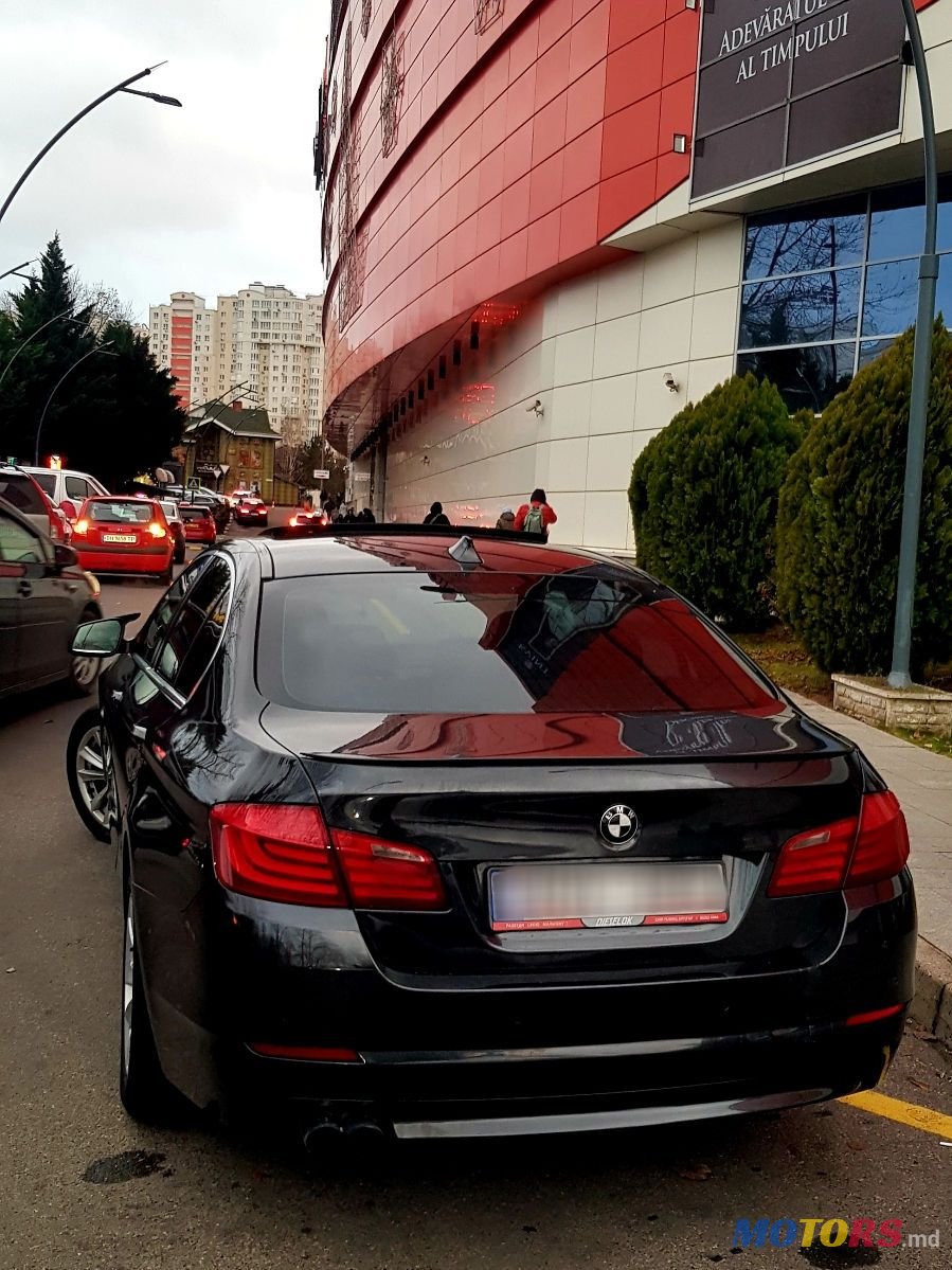 2011' BMW 5 Series photo #4