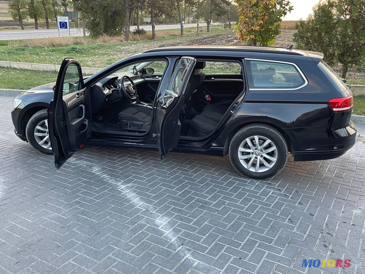2017' Volkswagen Passat photo #2