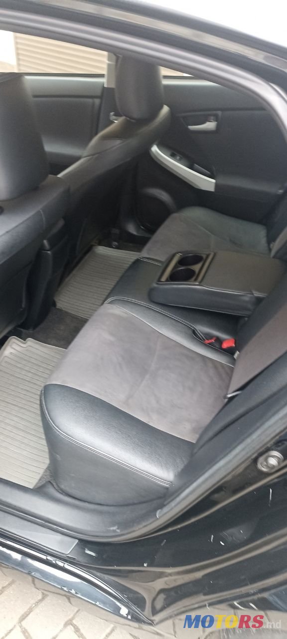 2013' Toyota Prius photo #2