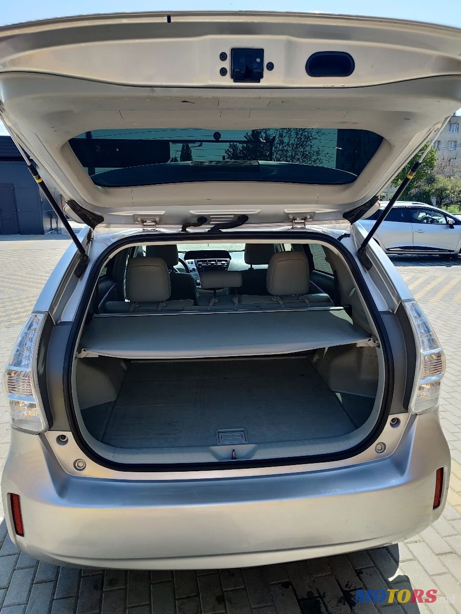 2012' Toyota Prius photo #4