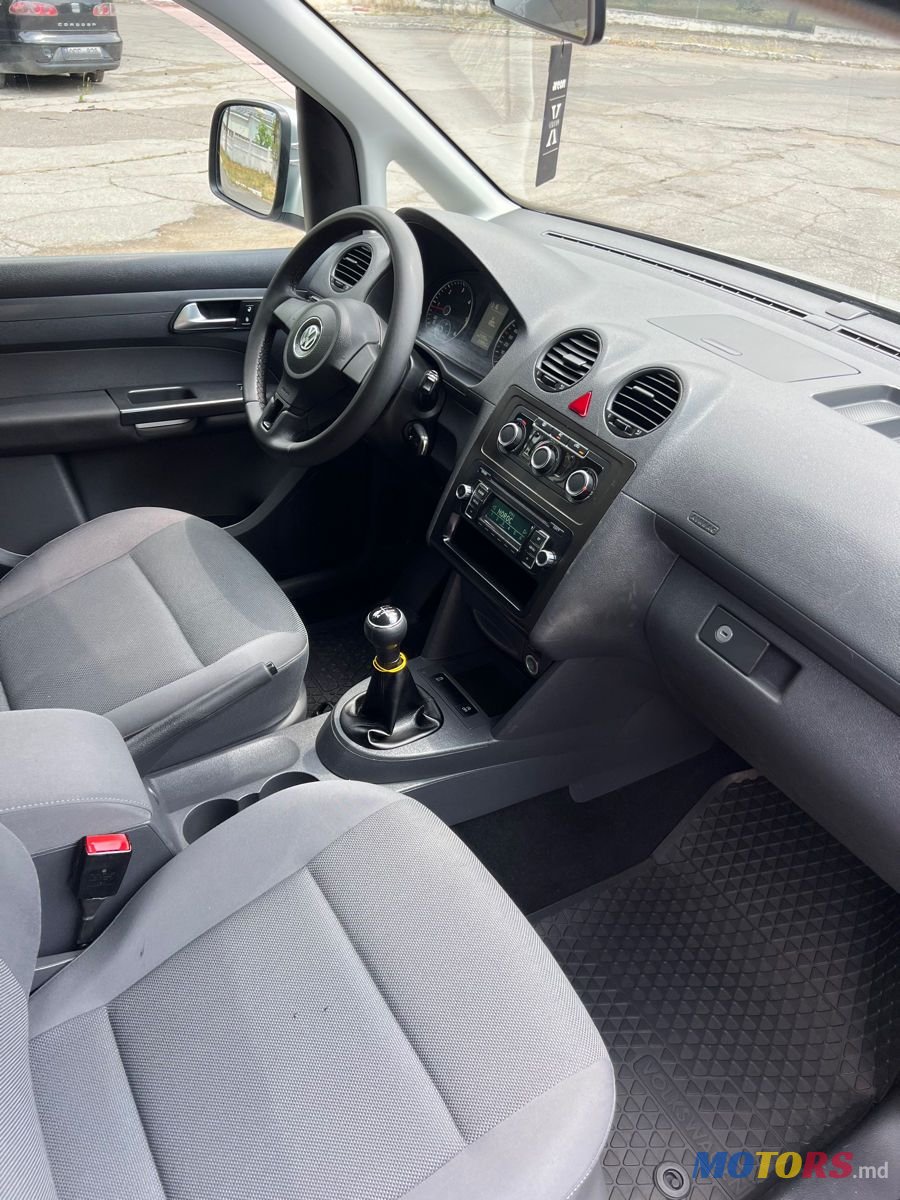 2011' Volkswagen Caddy photo #5