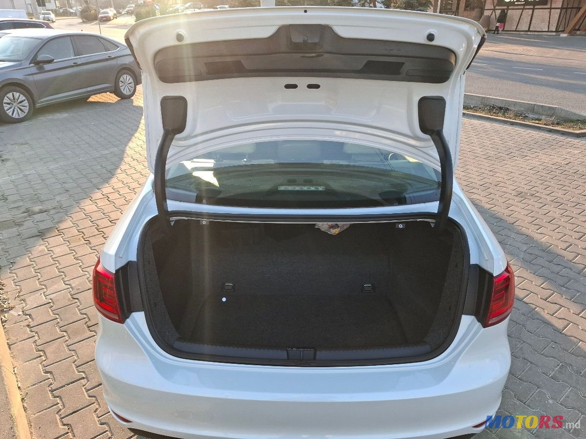 2014' Volkswagen Jetta photo #4