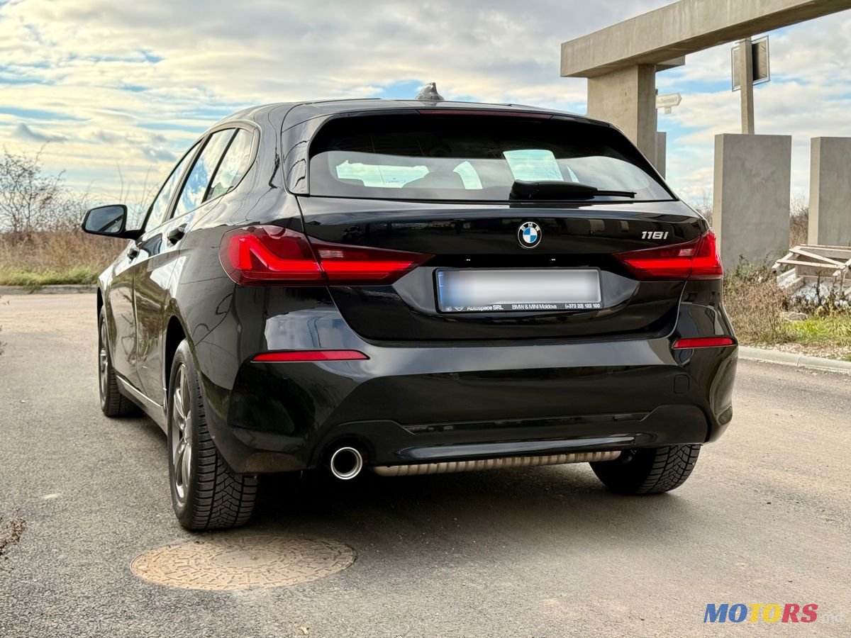 2021' BMW 1 Series photo #3