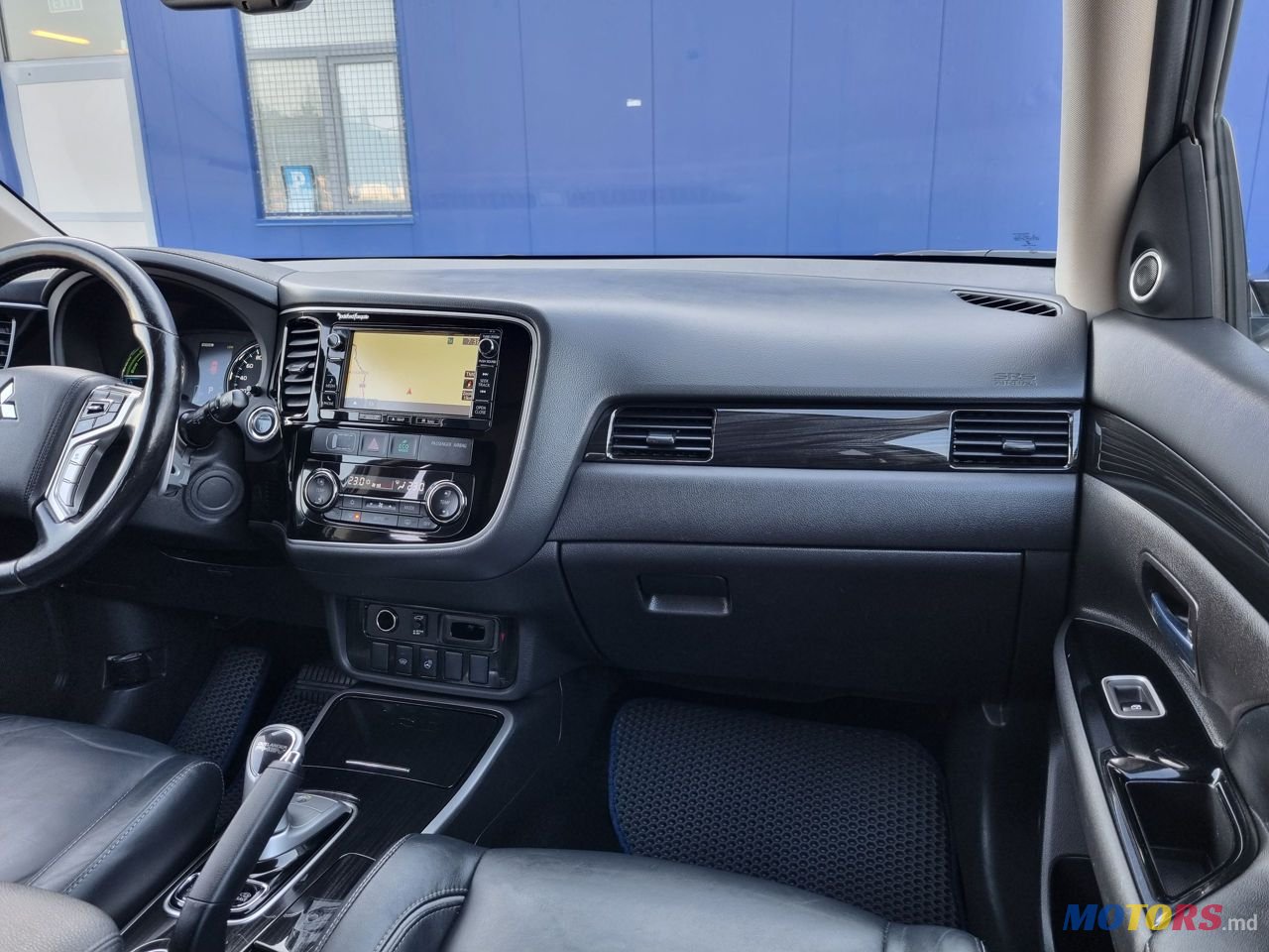 2015' Mitsubishi Outlander photo #6