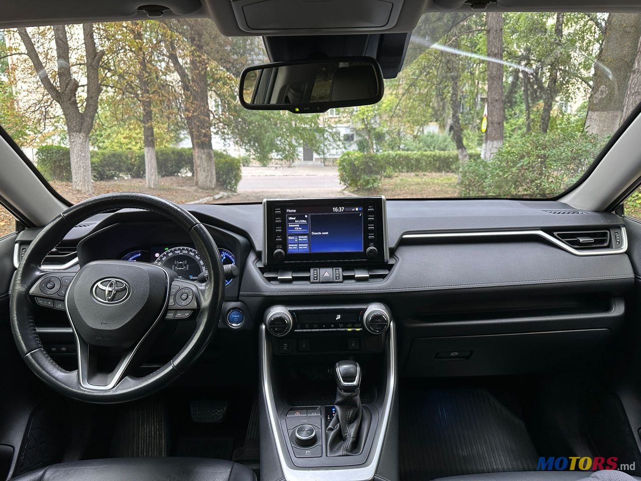 2019' Toyota RAV4 photo #3