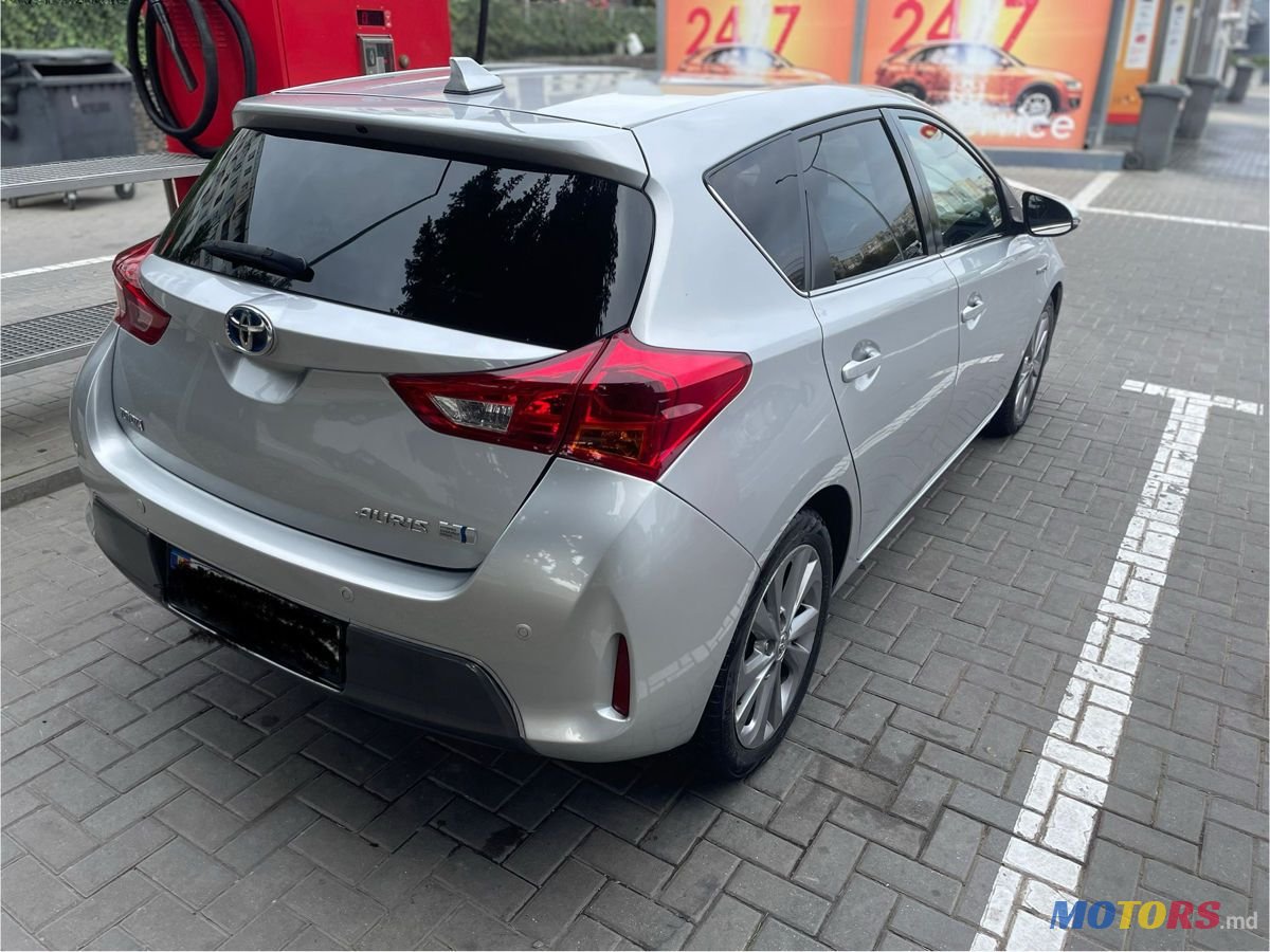 2014' Toyota Auris photo #2