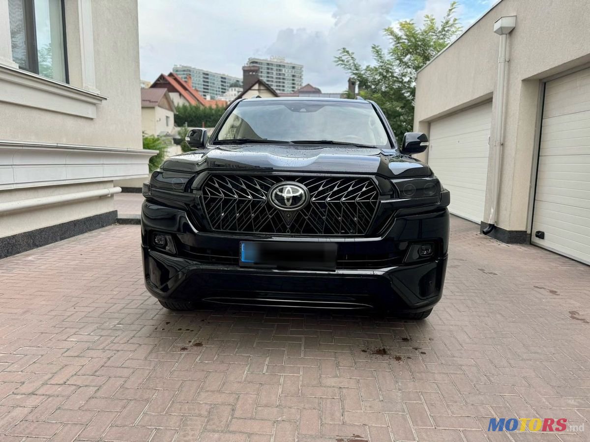 2018' Toyota Land Cruiser photo #2