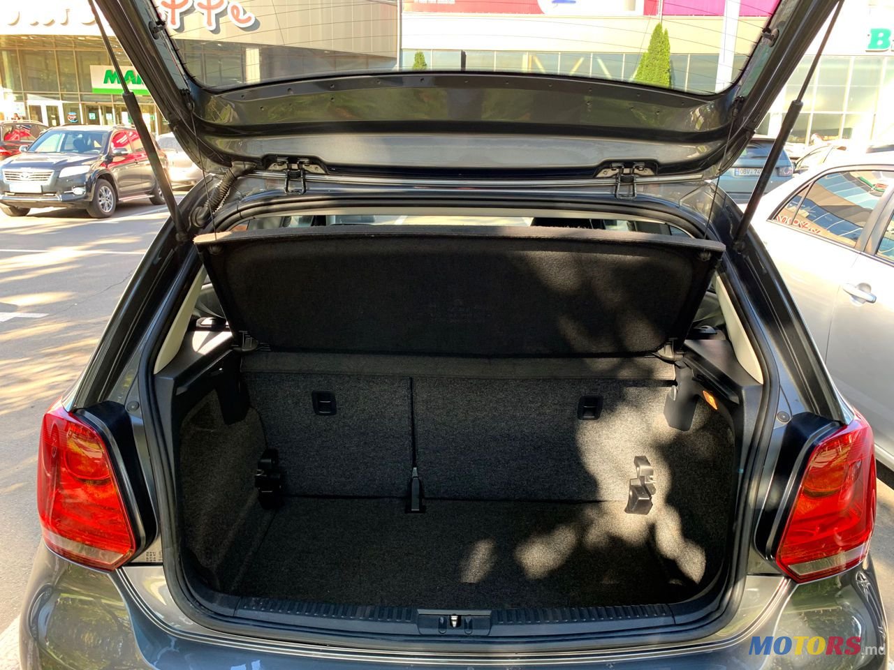 2012' Volkswagen Polo photo #5