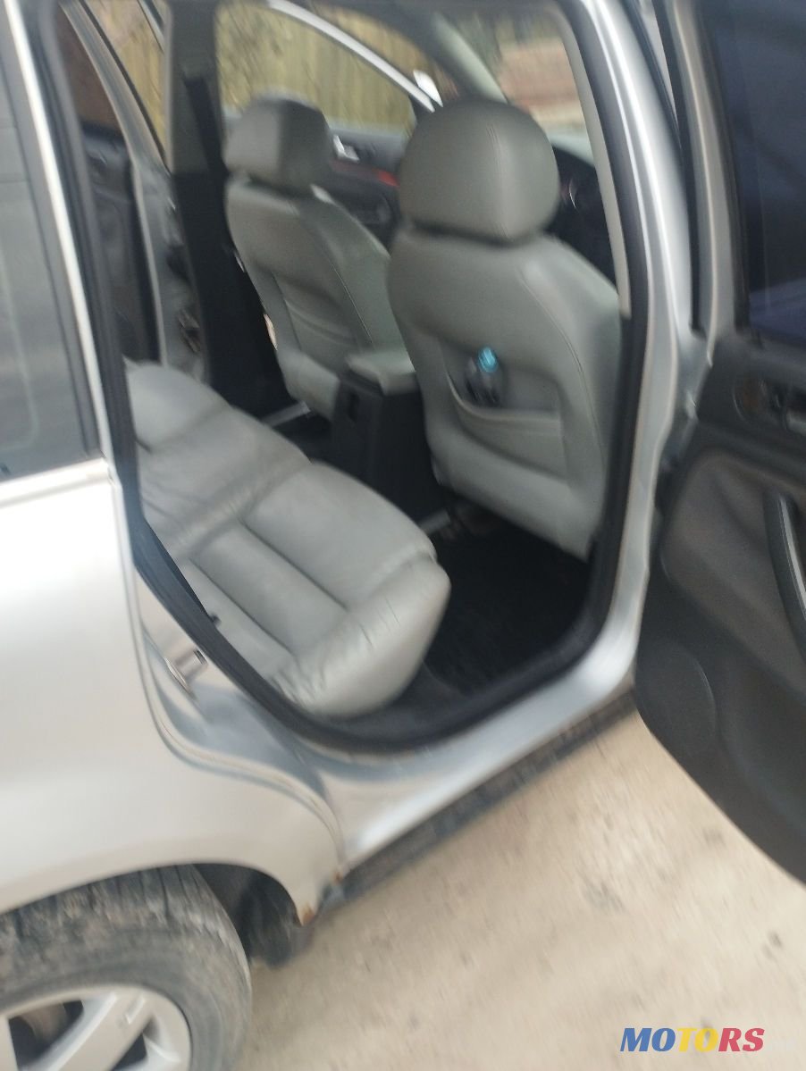 2004' Volkswagen Passat photo #5