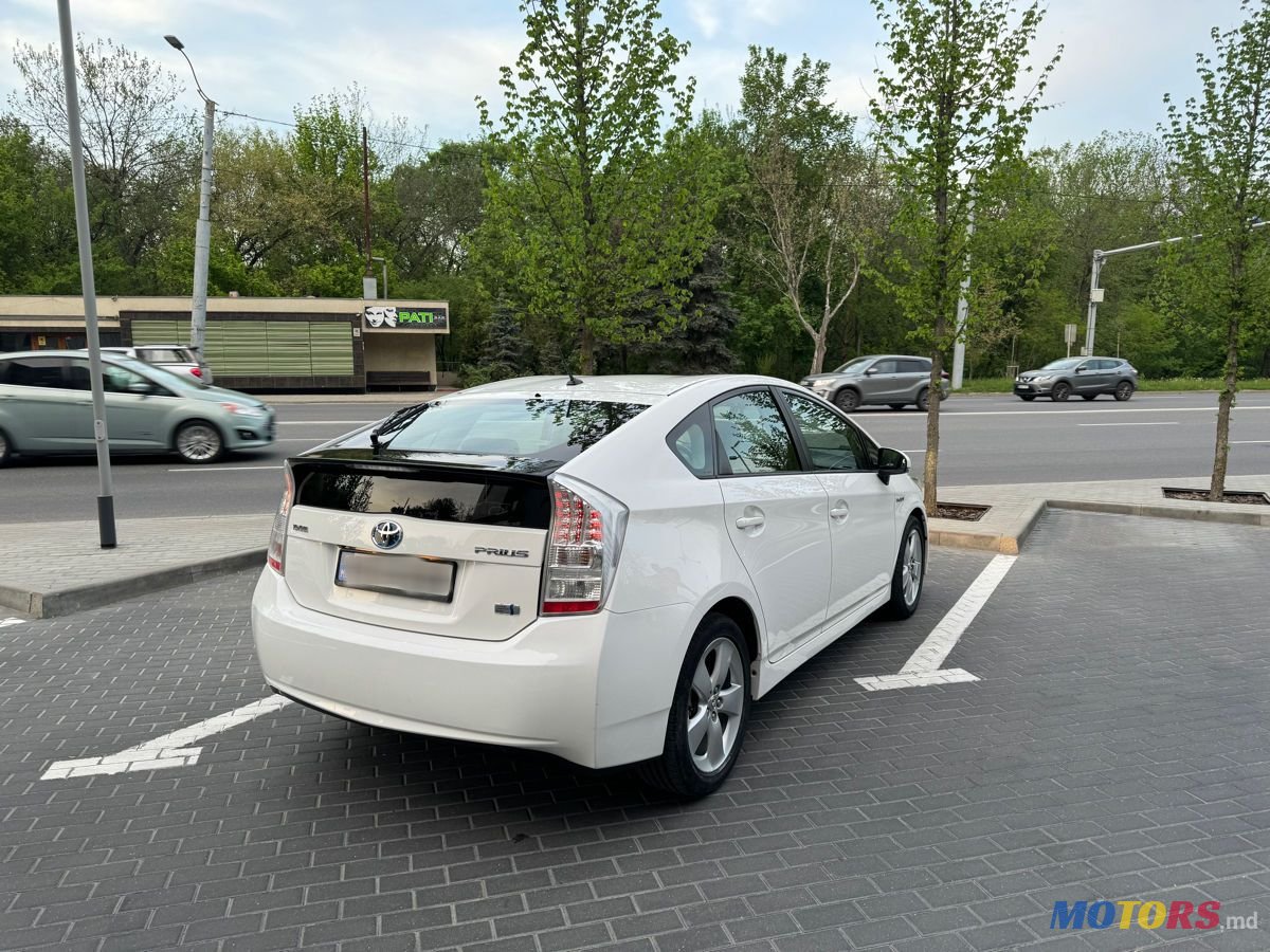 2011' Toyota Prius photo #3