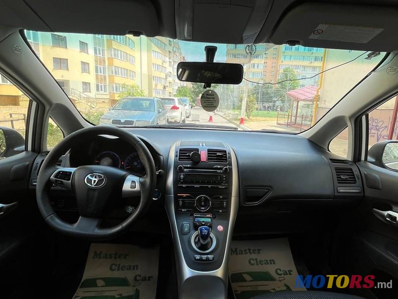 2011' Toyota Auris photo #6