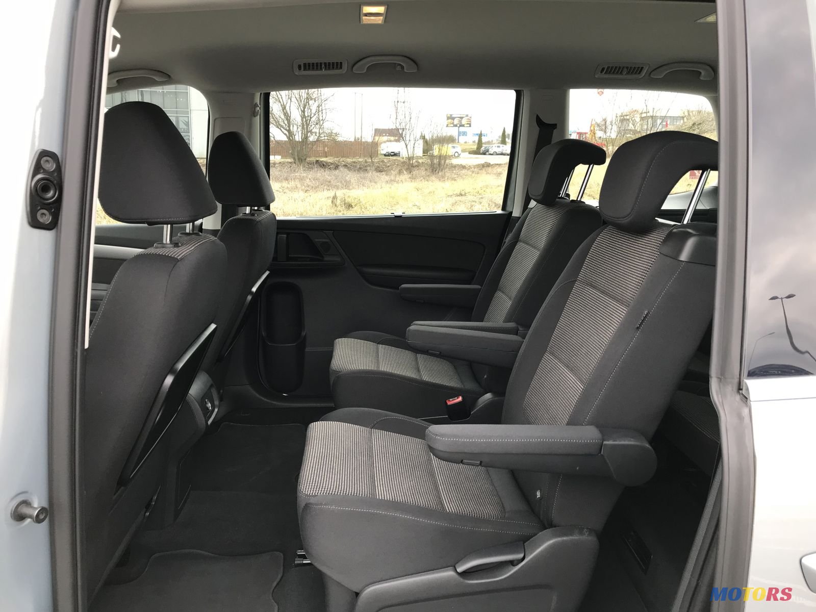 2011' Volkswagen Sharan photo #4