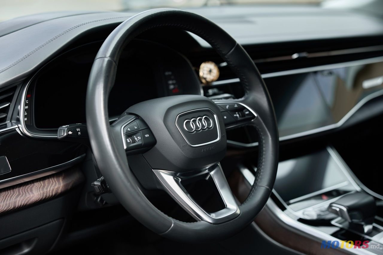 2019' Audi Q8 photo #6