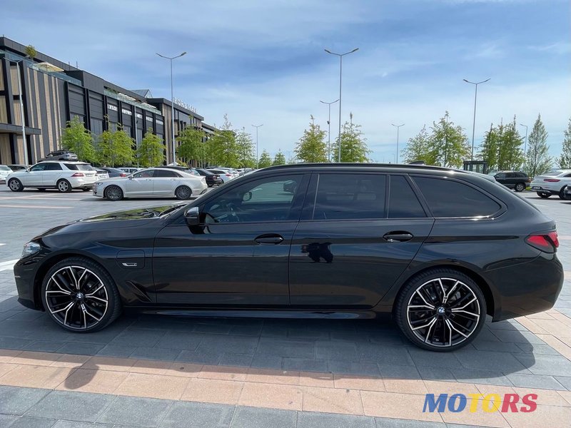 2022' BMW 5 Series photo #3
