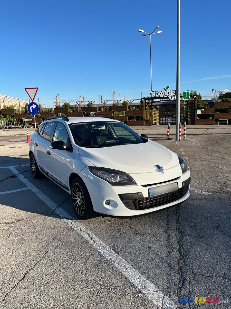 2011' Renault Megane photo #1