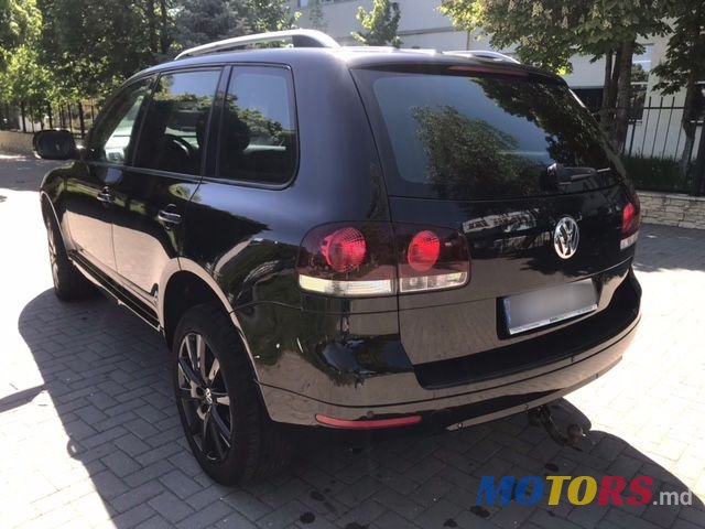 2004' Volkswagen Touareg photo #5