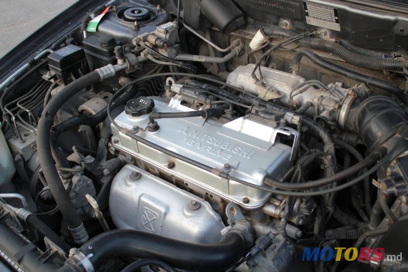 2003' Mitsubishi Carisma photo #2