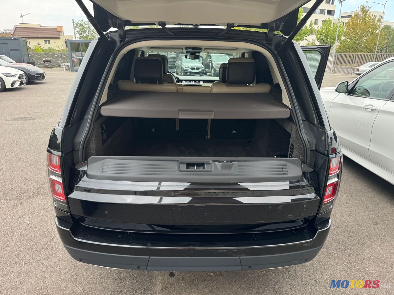 2019' Land Rover Range Rover photo #5