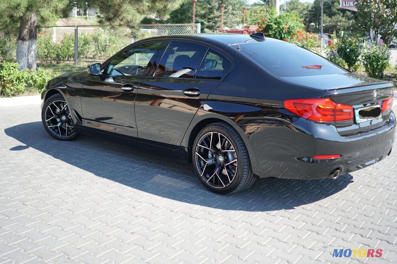 2017' BMW 5 Series photo #2