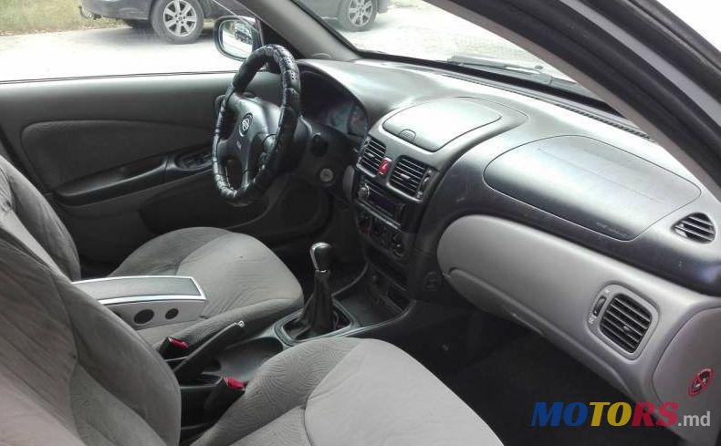 2001' Nissan Almera photo #4