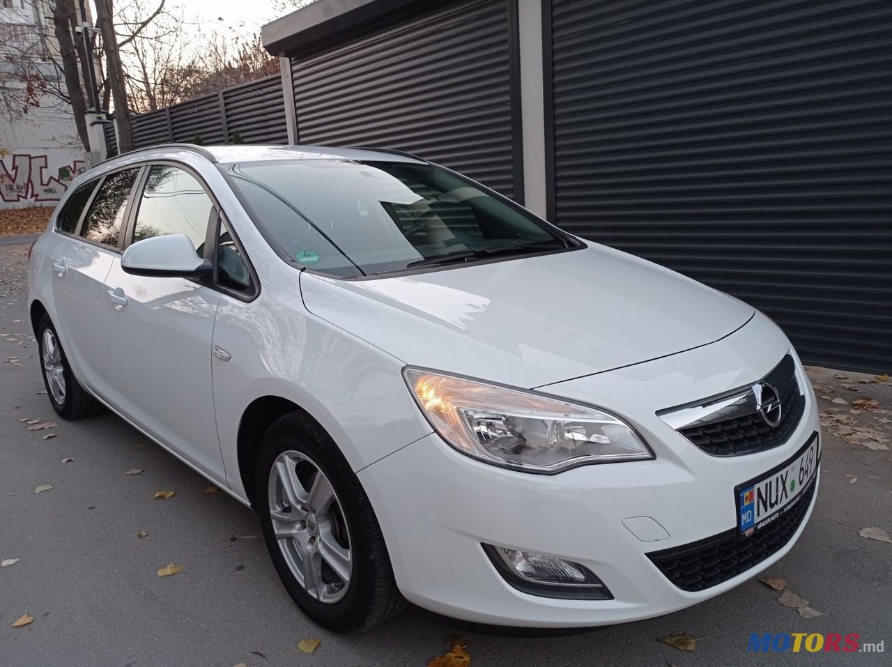 2011' Opel Astra photo #5