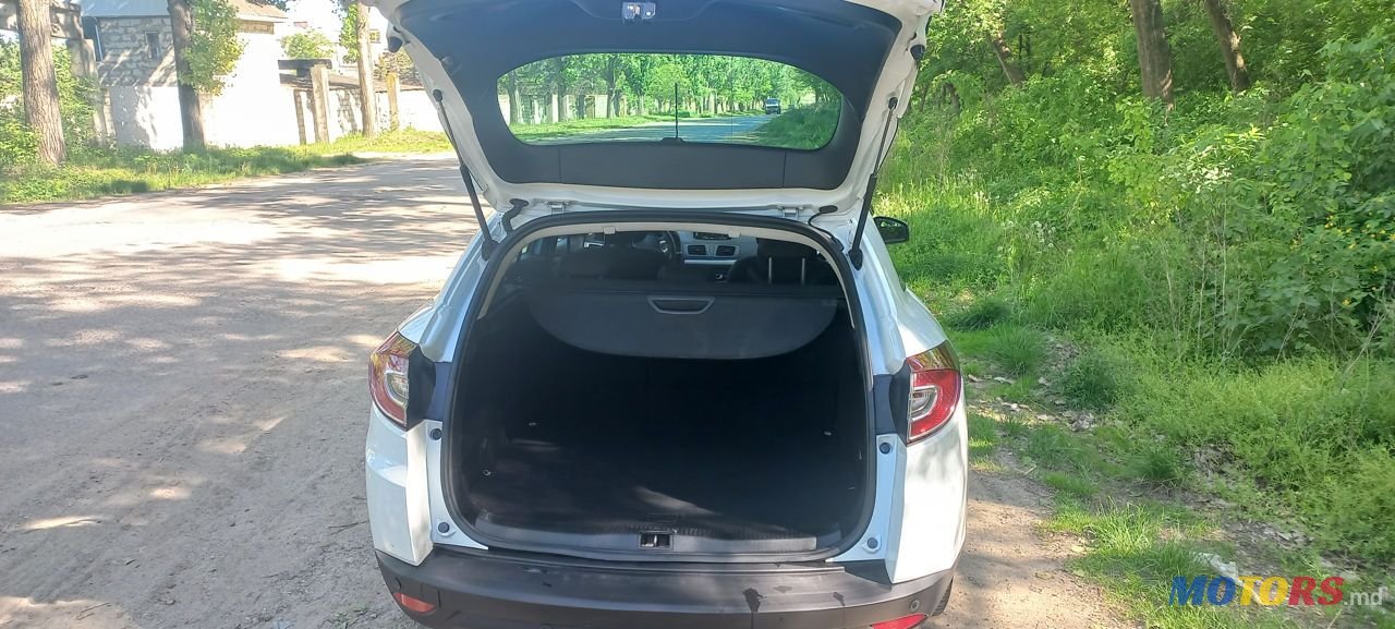 2012' Renault Megane photo #5