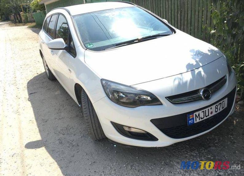 2013' Opel Astra photo #1