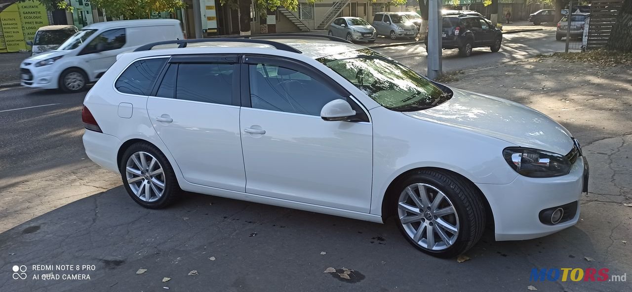 2009' Volkswagen Golf photo #1