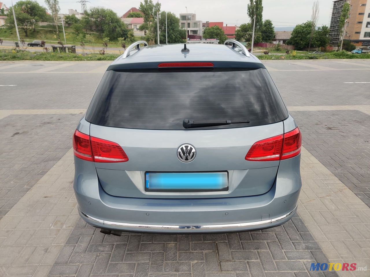 2011' Volkswagen Passat photo #6