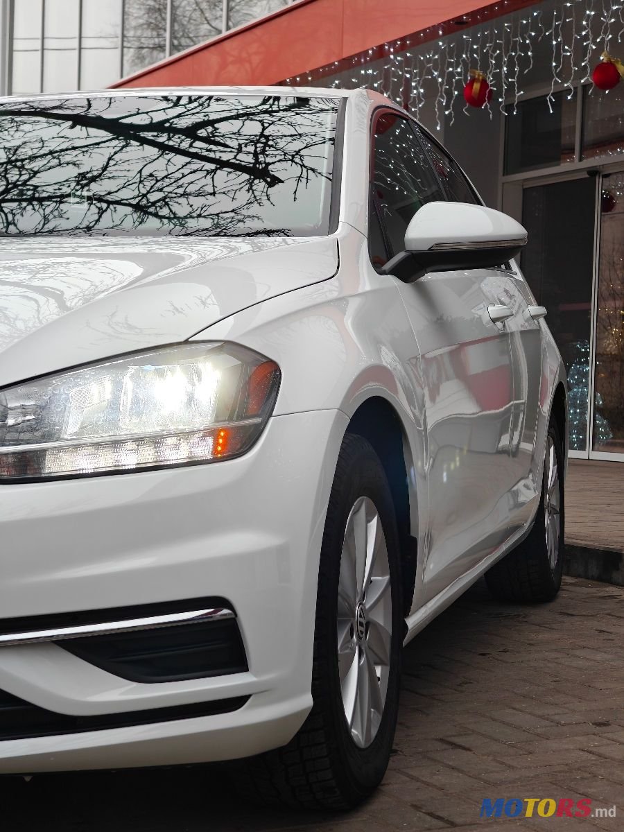 2019' Volkswagen Golf photo #3