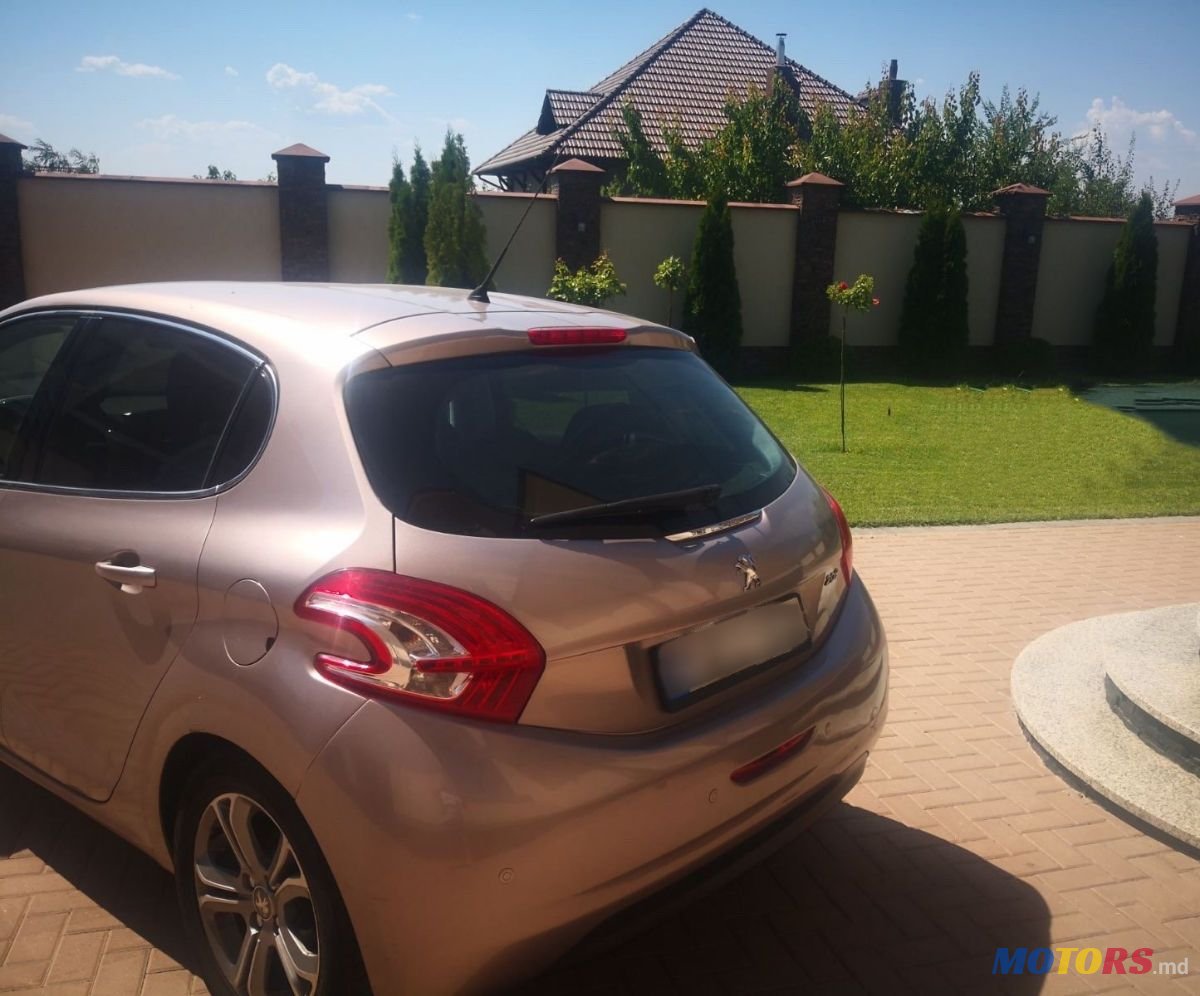 2013' Peugeot 208 photo #2