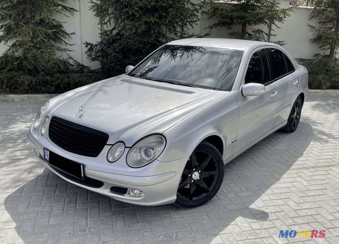 2005' Mercedes-Benz E Класс photo #3