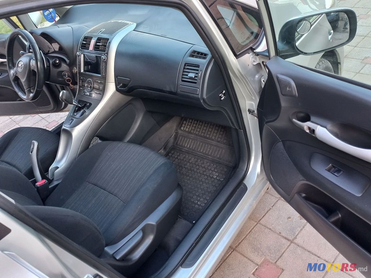 2007' Toyota Auris photo #5