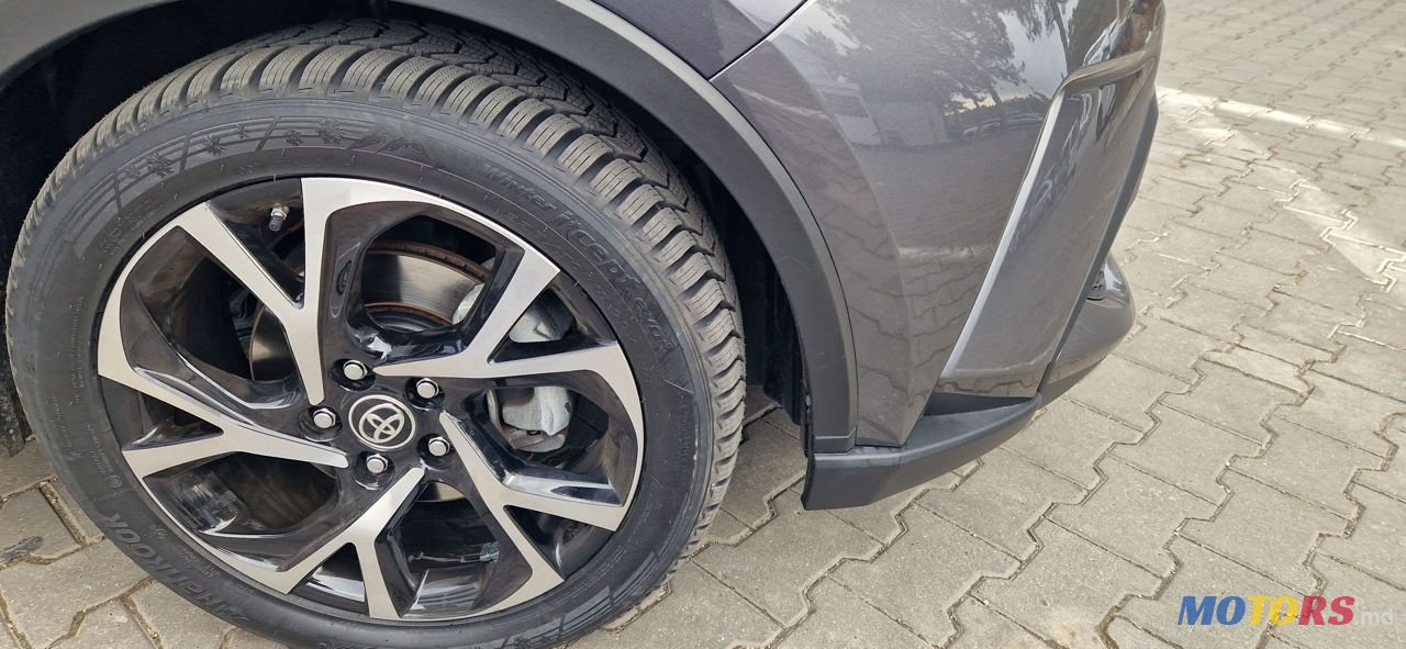 2020' Toyota C-HR photo #5