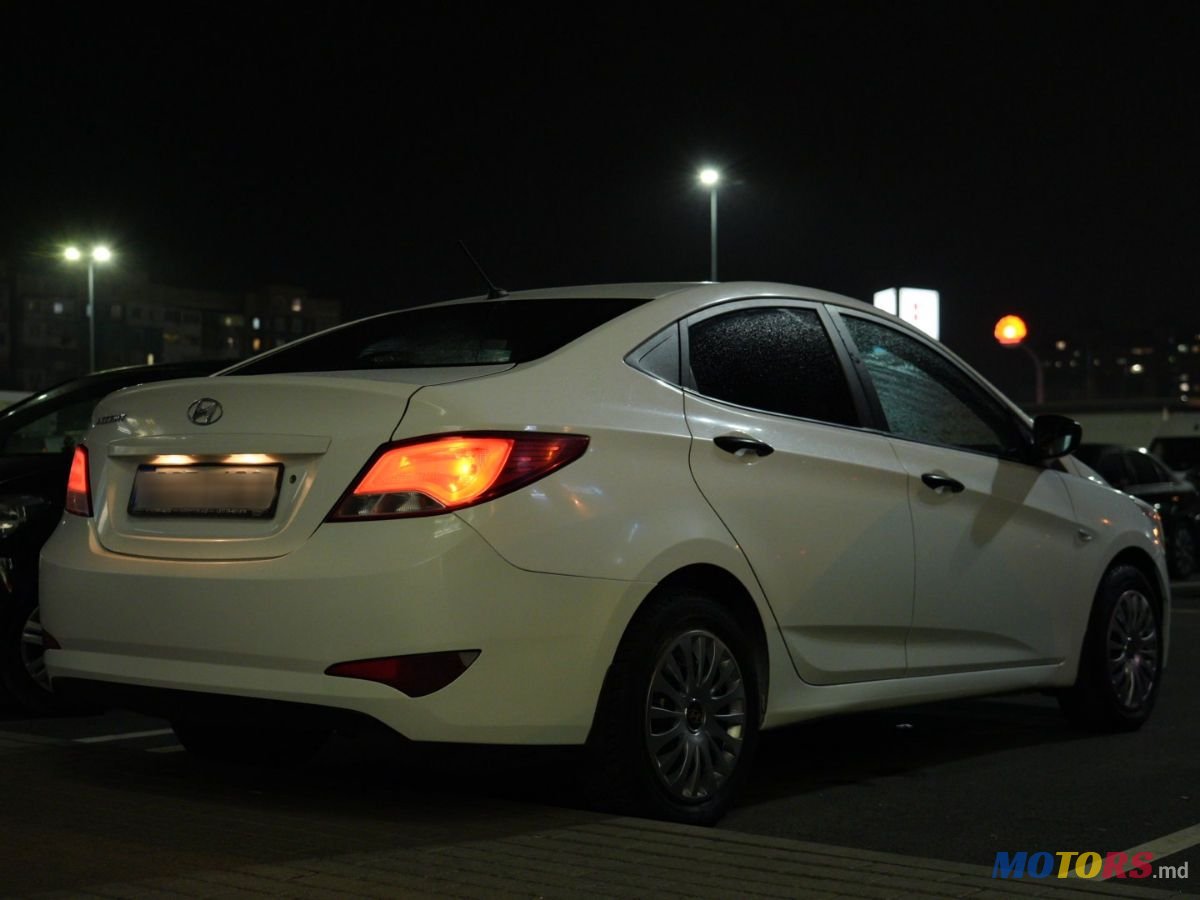 2016' Hyundai Accent photo #4