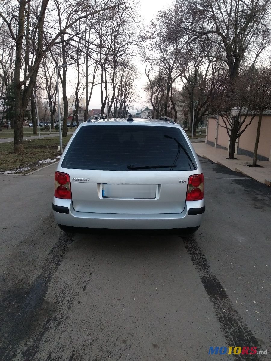 2004' Volkswagen Passat photo #2