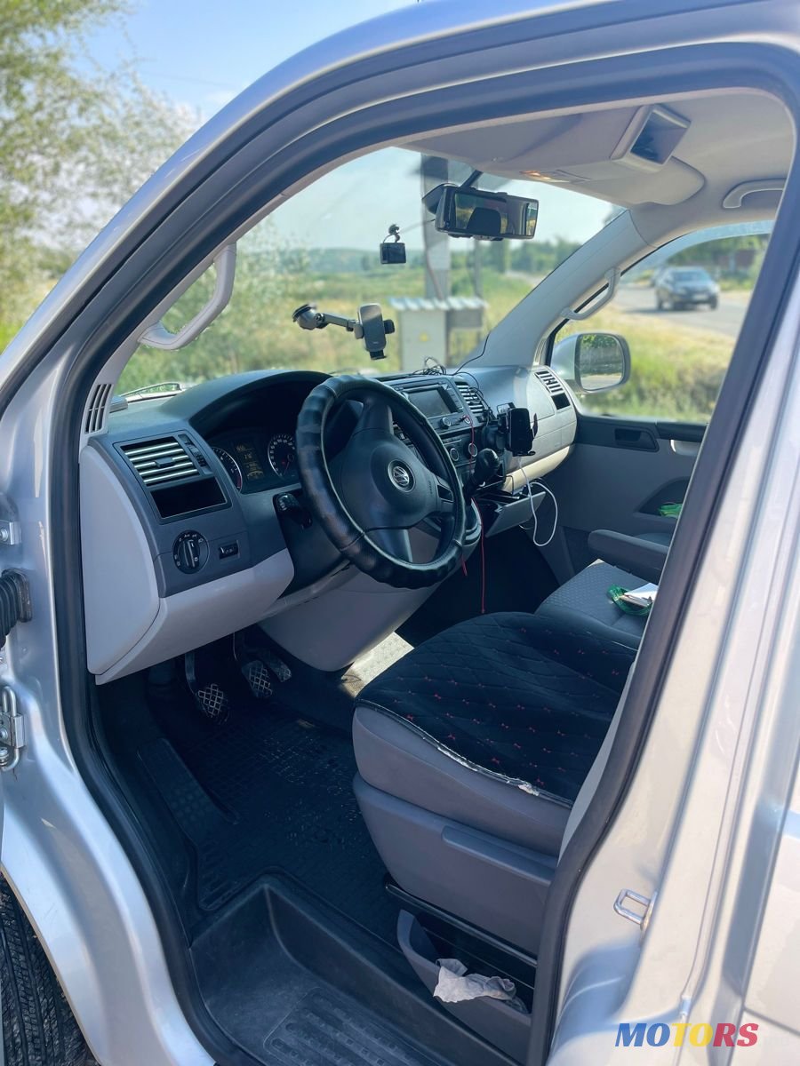 2012' Volkswagen Transporter photo #2